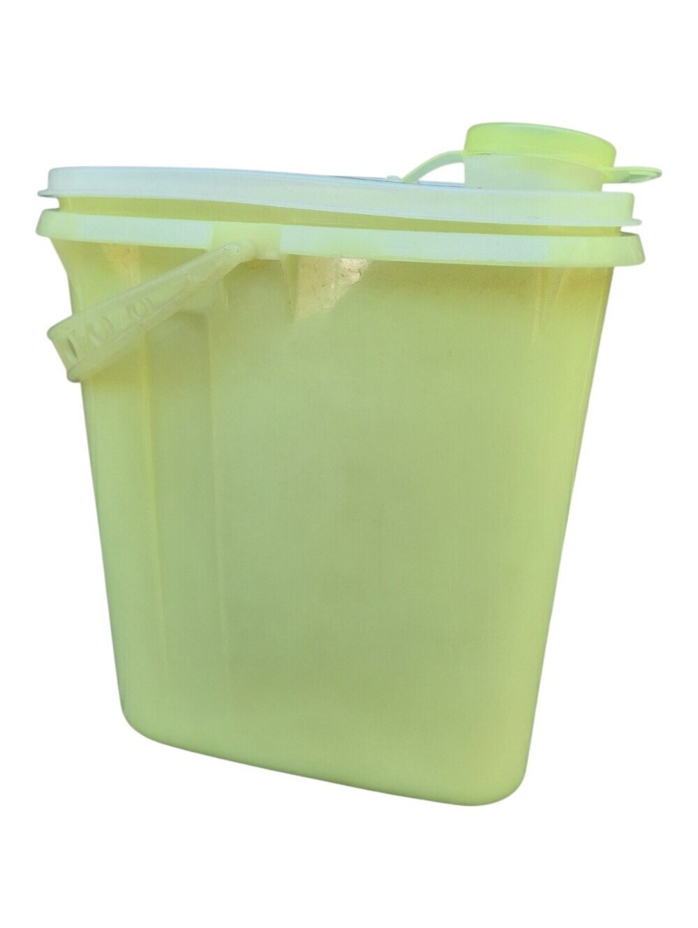 Vintage 1980s Tupperware Beverage Buddy Pitcher 2 Quart Yellow Plastic 587-10